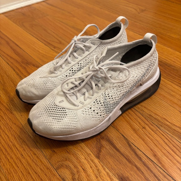 Nike Flyknit Racer Sneakers Women 7 - Picture 2 of 3